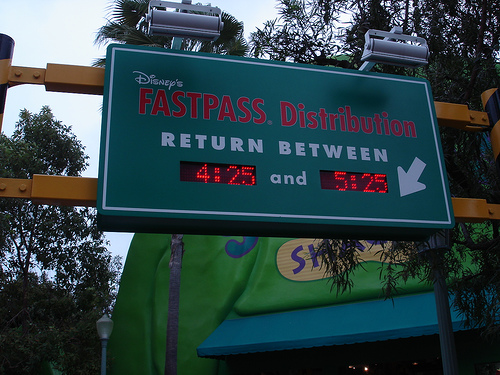 disneyland fastpass sign and effects on wait time